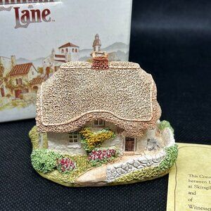 Lilliput Lane “Clover Cottage” collectible cottage